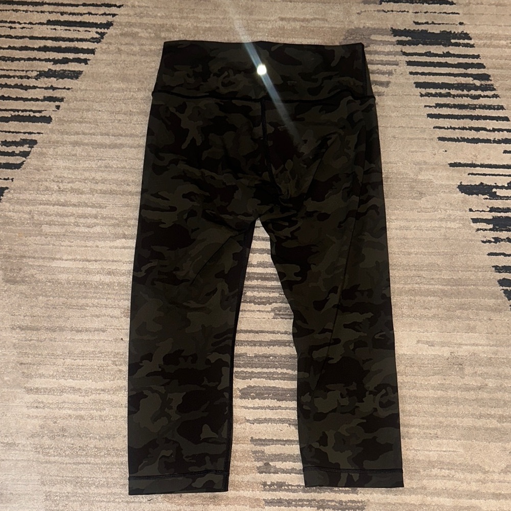 Lululemon Align HR Crop 21”L *Nulu Size 8 Camo Dark Olive Multi HE6T 26737